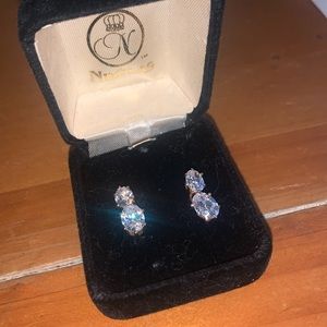 women’s gold diamond dangle earrings